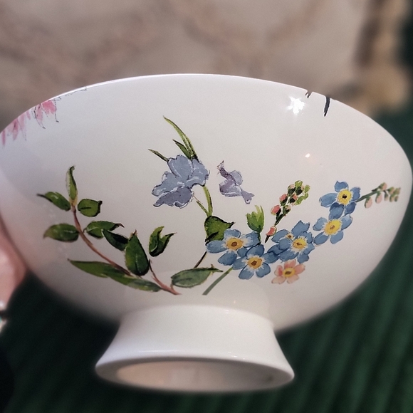 Pottery Barn Large Footed Floral Serving Bowl Stoneware 11 Inch - Retired - Picture 4 of 5